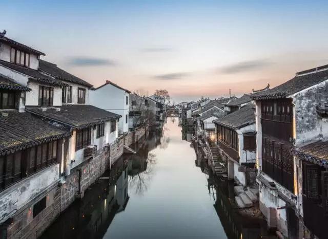 笑脸球的冒险之旅